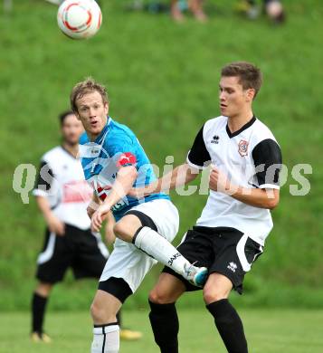 Fussball Kaerntner Liga. Maria Saal gegen RZ Pellets WAC/St. Andrae. Marco Hartlieb (Maria Saal), Christian Samitsch (WAC/St. Andrae). Maria Saal, am 13.8.2011.
Foto: Kuess
---
pressefotos, pressefotografie, kuess, qs, qspictures, sport, bild, bilder, bilddatenbank