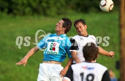 Fussball Kaerntner Liga. Maria Saal gegen RZ Pellets WAC/St. Andrae. Lucian Florin Orga (Maria Saal), Patrick Pfennich (WAC/St. Andrae). Maria Saal, am 13.8.2011.
Foto: Kuess
---
pressefotos, pressefotografie, kuess, qs, qspictures, sport, bild, bilder, bilddatenbank