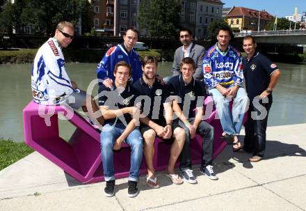 EBEL. Eishockey Bundesliga. Pressekonferenz VSV. Lynn Loyns, Niki Hartl, Marco Pewal, Craig Weller, Marco Wieser, Gert Prohaska, Kyle Wanvig, Pierre Luc Sleigher. Villach, am 11.8.2011.
Foto: Kuess
---
pressefotos, pressefotografie, kuess, qs, qspictures, sport, bild, bilder, bilddatenbank