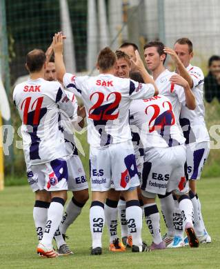 Fussball Regionalliga. SAK gegen Allerheiligen. Torjubel SAK. Klagenfurt, 13.8.2011.
Foto: Kuess
---
pressefotos, pressefotografie, kuess, qs, qspictures, sport, bild, bilder, bilddatenbank