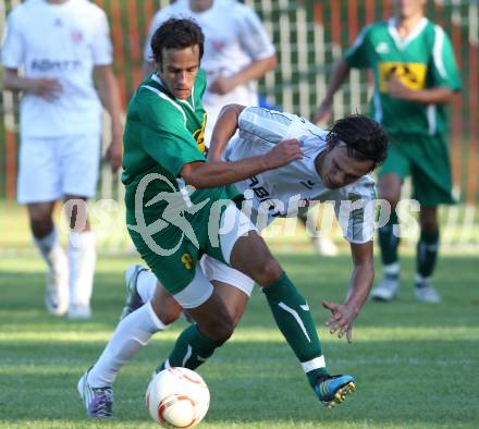 Fussball Kaerntner Liga. ATUS Ferlach gegen Voelkermarkt. Salih Alic (Ferlach), Ernst Golautschnig (Voelkermarkt). Ferlach, am 14.8.2011.
Foto: Kuess
---
pressefotos, pressefotografie, kuess, qs, qspictures, sport, bild, bilder, bilddatenbank