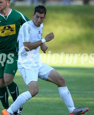 Fussball Kaerntner Liga. ATUS Ferlach gegen Voelkermarkt. David Muenzer (Ferlach). Ferlach, am 14.8.2011.
Foto: Kuess
---
pressefotos, pressefotografie, kuess, qs, qspictures, sport, bild, bilder, bilddatenbank