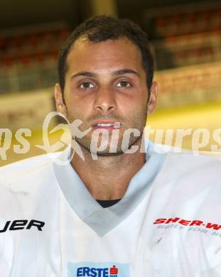 Eishockey. KAC. Portraitfoto. Mannschaftsfoto. Chiodo Andy. Klagenfurt, 17.8.2011.
Foto: Kuess
---
pressefotos, pressefotografie, kuess, qs, qspictures, sport, bild, bilder, bilddatenbank