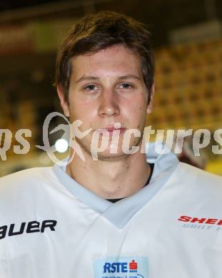 Eishockey. KAC. Portraitfoto. Mannschaftsfoto. Nikolaus Holzer. Klagenfurt, 17.8.2011.
Foto: Kuess
---
pressefotos, pressefotografie, kuess, qs, qspictures, sport, bild, bilder, bilddatenbank