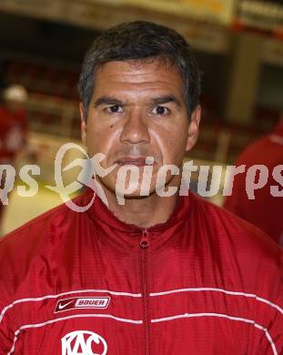 Eishockey. KAC. Portraitfoto. Mannschaftsfoto. Manny Viveiros. Klagenfurt, 17.8.2011.
Foto: Kuess
---
pressefotos, pressefotografie, kuess, qs, qspictures, sport, bild, bilder, bilddatenbank