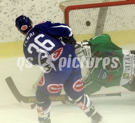 Eishockey Testspiel. Rudolf Hiti Cup. Olimpija Ljubljana gegen VSV. Matija Pintaric (Ljubljana), Marco Pewal (VSV). Bled, am 18.8.2011.
Foto: Kuess
---
pressefotos, pressefotografie, kuess, qs, qspictures, sport, bild, bilder, bilddatenbank