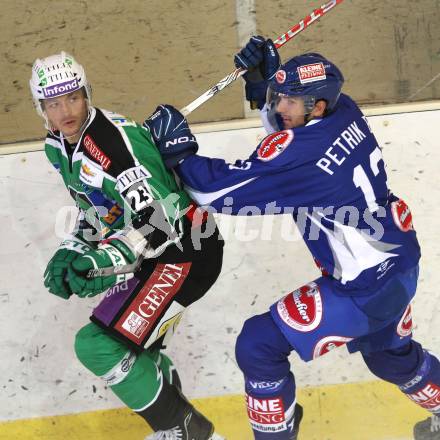 Eishockey Testspiel. Rudolf Hiti Cup. Olimpija Ljubljana gegen VSV. Damjan Dervaric (Ljubljana), Benjamin Petrik (VSV). Bled, am 18.8.2011.
Foto: Kuess
---
pressefotos, pressefotografie, kuess, qs, qspictures, sport, bild, bilder, bilddatenbank