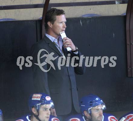 Eishockey Testspiel. Rudolf Hiti Cup. Olimpija Ljubljana gegen VSV. Trainer Mike Stewart (VSV). Bled, am 18.8.2011.
Foto: Kuess
---
pressefotos, pressefotografie, kuess, qs, qspictures, sport, bild, bilder, bilddatenbank