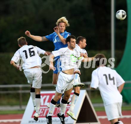 Fussball Regionalliga. VSV gegen Sturm Graz Amateure. Johannes Isopp, (VSV), Michael Hofer (Graz). Villach, 20.8.2011.
Foto: Kuess
---
pressefotos, pressefotografie, kuess, qs, qspictures, sport, bild, bilder, bilddatenbank