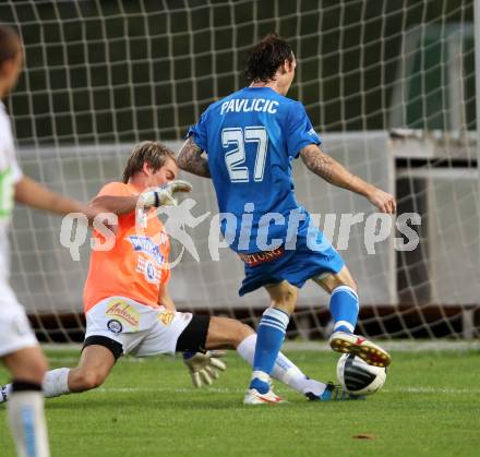 Fussball Regionalliga. VSV gegen Sturm Graz Amateure. Rok Pavlicic, (VSV), Alexander Schachner (Graz). Villach, 20.8.2011.
Foto: Kuess
---
pressefotos, pressefotografie, kuess, qs, qspictures, sport, bild, bilder, bilddatenbank