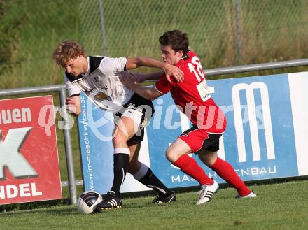 Fussball Kaerntner Liga. Bleiburg gegen Maria Saal. Christian Stoisser,  (Bleiburg), Martin Tschernuth (Maria Saal). Bleiburg, 20.8.2011.
Foto: Kuess
---
pressefotos, pressefotografie, kuess, qs, qspictures, sport, bild, bilder, bilddatenbank