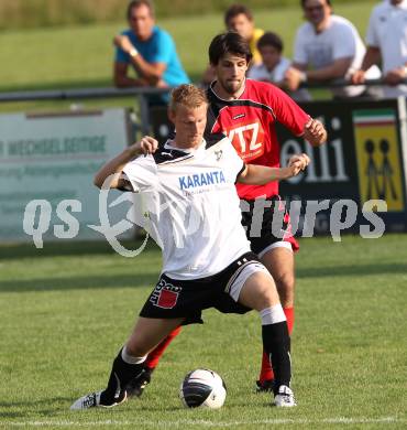 Fussball Kaerntner Liga. Bleiburg gegen Maria Saal. Rene Partl, (Bleiburg), Christoph Noessler (Maria Saal). Bleiburg, 20.8.2011.
Foto: Kuess
---
pressefotos, pressefotografie, kuess, qs, qspictures, sport, bild, bilder, bilddatenbank