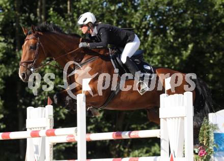 Reiten. Kaerntner Landesmeisterschaften. Sandra Koefler auf Laptop VI. Reifnitz, am 14.8.2011.
Foto: Kuess
---
pressefotos, pressefotografie, kuess, qs, qspictures, sport, bild, bilder, bilddatenbank