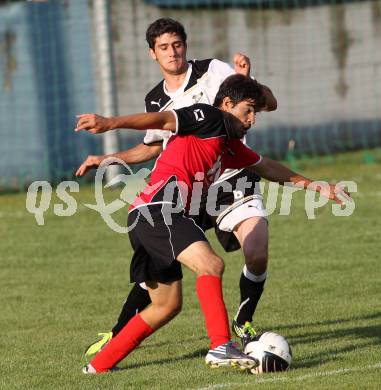 Fussball Kaerntner Liga. Bleiburg gegen Maria Saal. Christopher Knauder,  (Bleiburg), Araujo Da Silva Filho Aldamir (Maria Saal). Bleiburg, 20.8.2011.
Foto: Kuess
---
pressefotos, pressefotografie, kuess, qs, qspictures, sport, bild, bilder, bilddatenbank