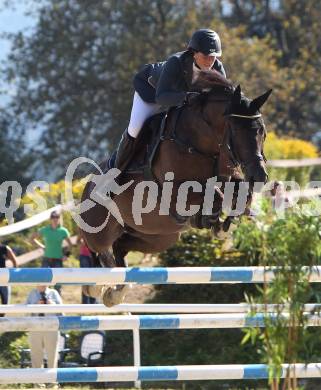 Reiten. Kaerntner Landesmeisterschaften. Caroline Wimmer auf Athen. Reifnitz, am 14.8.2011.
Foto: Kuess
---
pressefotos, pressefotografie, kuess, qs, qspictures, sport, bild, bilder, bilddatenbank