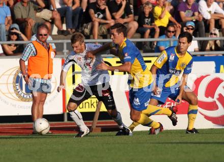 Fussball Bundesliga. Erste Liga. WAC/St. Andrae gegen Vienna. Manuel Kerhe, (WAC/St.Andrae), Markus Lackner (Vienna). Wolfsberg, 19.8.2011
Foto: Kuess

---
pressefotos, pressefotografie, kuess, qs, qspictures, sport, bild, bilder, bilddatenbank
