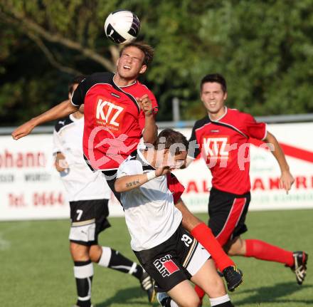 Fussball Kaerntner Liga. Bleiburg gegen Maria Saal. Patrick Paul Oswaldi, (Bleiburg), Bernhard Walzl (Maria Saal). Bleiburg, 20.8.2011.
Foto: Kuess
---
pressefotos, pressefotografie, kuess, qs, qspictures, sport, bild, bilder, bilddatenbank