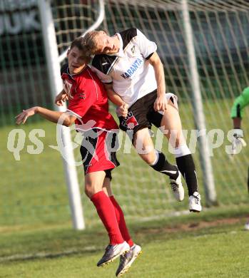 Fussball Kaerntner Liga. Bleiburg gegen Maria Saal. Rene Partl, (Bleiburg), Marco Hartlieb (Maria Saal). Bleiburg, 20.8.2011.
Foto: Kuess
---
pressefotos, pressefotografie, kuess, qs, qspictures, sport, bild, bilder, bilddatenbank