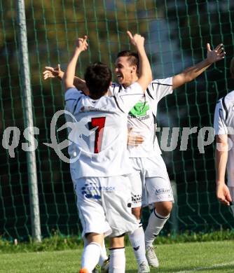 Fussball Unterliga Ost. Ludmannsdorf gegen KAC. Torjubel Gerfried Einspieler (Ludmannsdorf). Ludmannsdorf, am 21.8.2011.
Foto: Kuess
---
pressefotos, pressefotografie, kuess, qs, qspictures, sport, bild, bilder, bilddatenbank