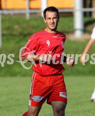 Fussball Unterliga Ost. Ludmannsdorf gegen KAC. Hasan Muharemovic (KAC). Ludmannsdorf, am 21.8.2011.
Foto: Kuess
---
pressefotos, pressefotografie, kuess, qs, qspictures, sport, bild, bilder, bilddatenbank