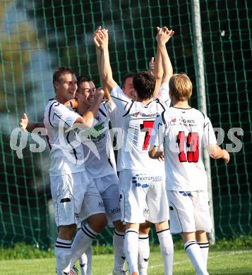 Fussball Unterliga Ost. Ludmannsdorf gegen KAC. Torjubel (Ludmannsdorf). Ludmannsdorf, am 21.8.2011.
Foto: Kuess
---
pressefotos, pressefotografie, kuess, qs, qspictures, sport, bild, bilder, bilddatenbank