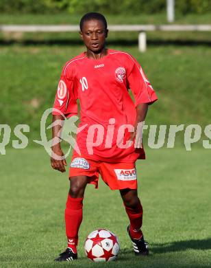 Fussball Unterliga Ost. Ludmannsdorf gegen KAC. Maxwell Siaw (KAC). Ludmannsdorf, am 21.8.2011.
Foto: Kuess
---
pressefotos, pressefotografie, kuess, qs, qspictures, sport, bild, bilder, bilddatenbank