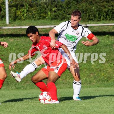 Fussball Unterliga Ost. Ludmannsdorf gegen KAC. Stefan Modritsch (Ludmannsdorf). Brian Oiwoh (KAC). Ludmannsdorf, am 21.8.2011.
Foto: Kuess
---
pressefotos, pressefotografie, kuess, qs, qspictures, sport, bild, bilder, bilddatenbank