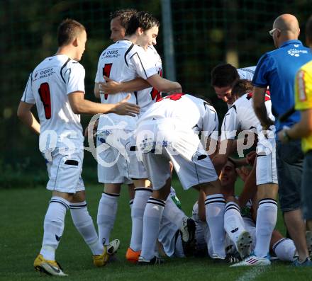 Fussball Unterliga Ost. Ludmannsdorf gegen KAC. Torjubel (Ludmannsdorf). Ludmannsdorf, am 21.8.2011.
Foto: Kuess
---
pressefotos, pressefotografie, kuess, qs, qspictures, sport, bild, bilder, bilddatenbank