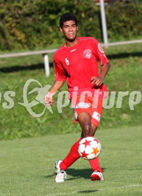 Fussball Unterliga Ost. Ludmannsdorf gegen KAC. Brian Oiwoh (KAC). Ludmannsdorf, am 21.8.2011.
Foto: Kuess
---
pressefotos, pressefotografie, kuess, qs, qspictures, sport, bild, bilder, bilddatenbank