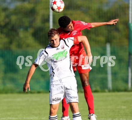 Fussball Unterliga Ost. Ludmannsdorf gegen KAC. Stefan Modritsch (Ludmannsdorf). Brian Oiwoh (KAC). Ludmannsdorf, am 21.8.2011.
Foto: Kuess
---
pressefotos, pressefotografie, kuess, qs, qspictures, sport, bild, bilder, bilddatenbank