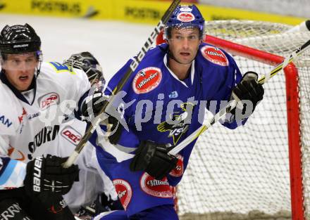 EBEL. Eishockey Bundesliga. EC Pasut VSV gegen  ERC Ingolstadt.  RAZINGAR Tomaz (VSV), Tim Hambly (Ingolstadt). Villach, am 26.8.2011.
Foto: Kuess 


---
pressefotos, pressefotografie, kuess, qs, qspictures, sport, bild, bilder, bilddatenbank