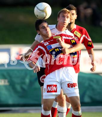 Fussball Bundesliga. Erste Liga. WAC/St. Andrae gegen SKN St. Poelten.  Mathias Berchtold (WAC/St.Andrae),  Jannick Schibany (St. Poelten). Wolfsberg, 26.8.2011
Foto: Kuess

---
pressefotos, pressefotografie, kuess, qs, qspictures, sport, bild, bilder, bilddatenbank