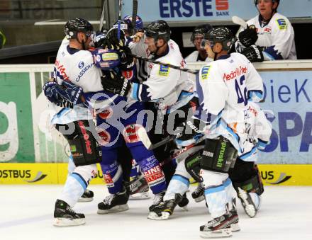 EBEL. Eishockey Bundesliga. EC Pasut VSV gegen  ERC Ingolstadt.  Rauferei, KUZNIK Greg (VSV). Villach, am 26.8.2011.
Foto: Kuess 


---
pressefotos, pressefotografie, kuess, qs, qspictures, sport, bild, bilder, bilddatenbank