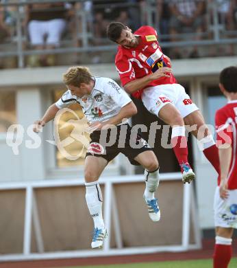 Fussball Bundesliga. Erste Liga. WAC/St. Andrae gegen SKN St. Poelten.  Michael Sollbauer (WAC/St.Andrae),  Lucas Segovia Daniel (Vienna). Wolfsberg, 26.8.2011
Foto: Kuess

---
pressefotos, pressefotografie, kuess, qs, qspictures, sport, bild, bilder, bilddatenbank