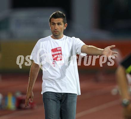 Fussball Bundesliga. Erste Liga. WAC/St. Andrae gegen SKN St. Poelten.  Trainer Nenad Bjelica (WAC/St.Andrae). Wolfsberg, 26.8.2011
Foto: Kuess

---
pressefotos, pressefotografie, kuess, qs, qspictures, sport, bild, bilder, bilddatenbank