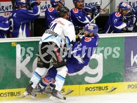 EBEL. Eishockey Bundesliga. EC Pasut VSV gegen  ERC Ingolstadt. WELLER Craig (VSV), Tim Hambly (Ingolstadt). Villach, am 26.8.2011.
Foto: Kuess 


---
pressefotos, pressefotografie, kuess, qs, qspictures, sport, bild, bilder, bilddatenbank