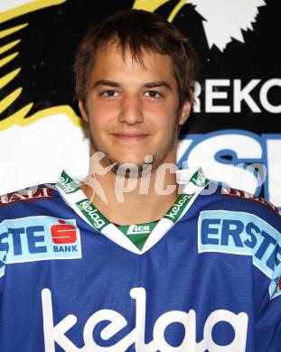 Eishockey. VSV. Mannschaftsfototermin. Portraitfoto. BACHER Stefan. Villach, 27.8.2011.
Foto: Kuess
---
pressefotos, pressefotografie, kuess, qs, qspictures, sport, bild, bilder, bilddatenbank