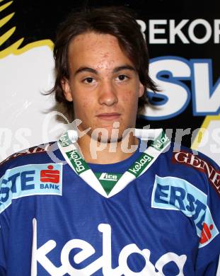 Eishockey. VSV. Mannschaftsfototermin. Portraitfoto. Christian Ofner. Villach, 27.8.2011.
Foto: Kuess
---
pressefotos, pressefotografie, kuess, qs, qspictures, sport, bild, bilder, bilddatenbank