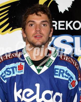 Eishockey. VSV. Mannschaftsfototermin. Portraitfoto. Benjamin Petrik. Villach, 27.8.2011.
Foto: Kuess
---
pressefotos, pressefotografie, kuess, qs, qspictures, sport, bild, bilder, bilddatenbank