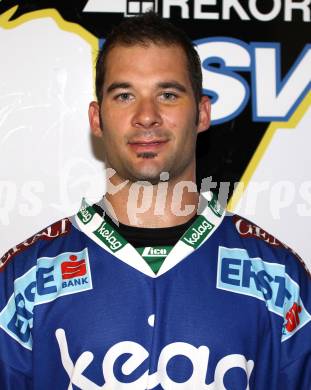 Eishockey. VSV. Mannschaftsfototermin. Portraitfoto. SLEIGHER  Pierre-Luc. Villach, 27.8.2011.
Foto: Kuess
---
pressefotos, pressefotografie, kuess, qs, qspictures, sport, bild, bilder, bilddatenbank