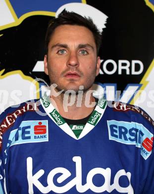 Eishockey. VSV. Mannschaftsfototermin. Portraitfoto. WANVIG Kyle. Villach, 27.8.2011.
Foto: Kuess
---
pressefotos, pressefotografie, kuess, qs, qspictures, sport, bild, bilder, bilddatenbank