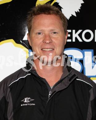 Eishockey. VSV. Mannschaftsfototermin. Portraitfoto. Mike Stewart. Villach, 27.8.2011.
Foto: Kuess
---
pressefotos, pressefotografie, kuess, qs, qspictures, sport, bild, bilder, bilddatenbank