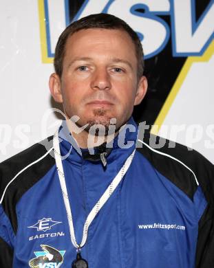 Eishockey. VSV. Mannschaftsfototermin. Portraitfoto. Markus Kerschbaumer. Villach, 27.8.2011.
Foto: Kuess
---
pressefotos, pressefotografie, kuess, qs, qspictures, sport, bild, bilder, bilddatenbank