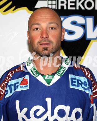 Eishockey. VSV. Mannschaftsfototermin. Portraitfoto. UNTERLUGGAUER Gerhard. Villach, 27.8.2011.
Foto: Kuess
---
pressefotos, pressefotografie, kuess, qs, qspictures, sport, bild, bilder, bilddatenbank