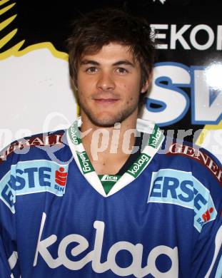 Eishockey. VSV. Mannschaftsfototermin. Portraitfoto. Christof Martinz. Villach, 27.8.2011.
Foto: Kuess
---
pressefotos, pressefotografie, kuess, qs, qspictures, sport, bild, bilder, bilddatenbank