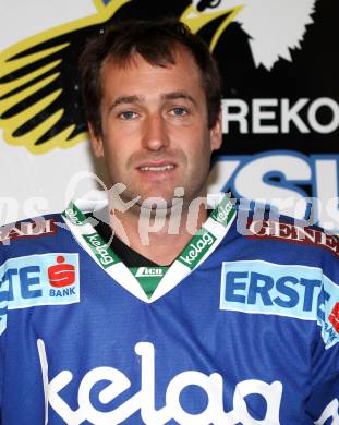 Eishockey. VSV. Mannschaftsfototermin. Portraitfoto. RAZINGAR Tomaz. Villach, 27.8.2011.
Foto: Kuess
---
pressefotos, pressefotografie, kuess, qs, qspictures, sport, bild, bilder, bilddatenbank