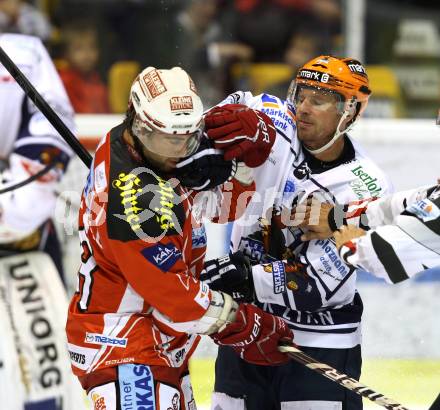 Eishockey Testspiel KAC gegen Iserlohn Roosters. Martin Schumnig, (KAC), Mike York (Iserlohn Roosters). Klagenfurt, 27.8.2011.
Foto: Kuess 

---
pressefotos, pressefotografie, kuess, qs, qspictures, sport, bild, bilder, bilddatenbank