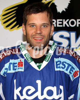 Eishockey. VSV. Mannschaftsfototermin. Portraitfoto. DAMON Derek. Villach, 27.8.2011.
Foto: Kuess
---
pressefotos, pressefotografie, kuess, qs, qspictures, sport, bild, bilder, bilddatenbank