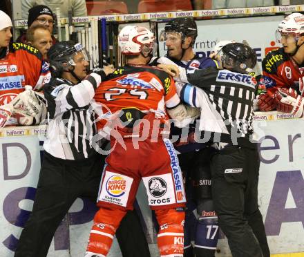 Eishockey Testspiel KAC gegen ERC Ingolstadt. Furey Kirk (KAC), Jeremy Reich (ERC Ingolstadt). Klagenfurt, 28.8.2011.
Foto: Kuess 

---
pressefotos, pressefotografie, kuess, qs, qspictures, sport, bild, bilder, bilddatenbank