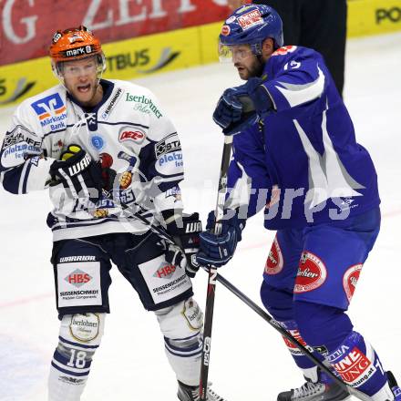 EBEL. Eishockey Bundesliga. EC Pasut VSV gegen Iserlohn Roosters.  Craig Weller, (VSV), Tobias Woerle (Iserlohn Roosters). Villach, am 28.8.2011.
Foto: Kuess 


---
pressefotos, pressefotografie, kuess, qs, qspictures, sport, bild, bilder, bilddatenbank